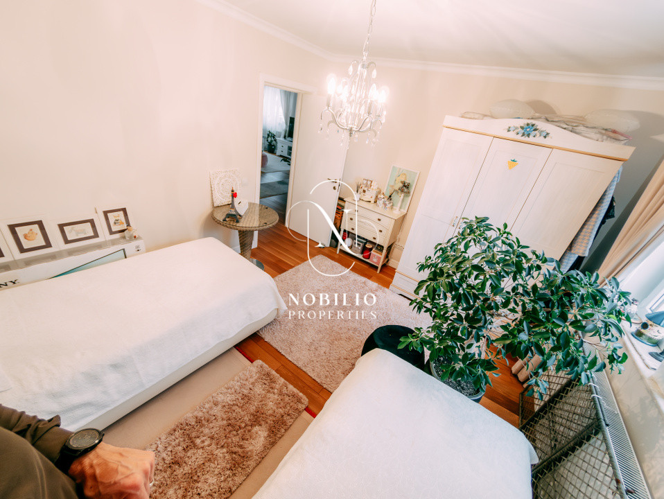 Apartament in Andrei Mureșanu, 190 mp, mobilat şi utilat, cu 2 locuri de parcare