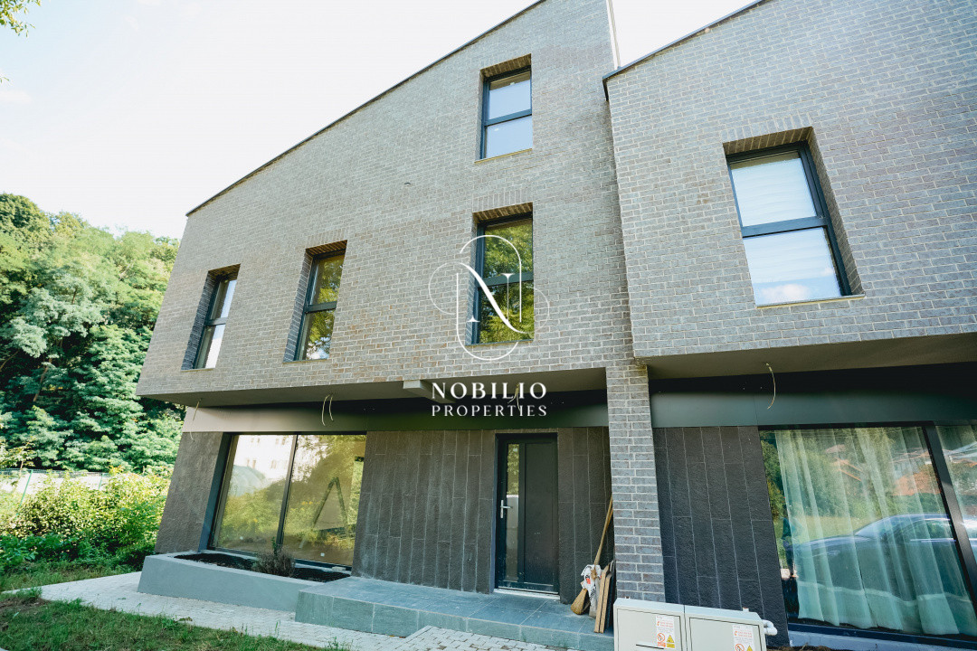 Duplex de vânzare, finisat, cu suprafața de 135 mp, situat în Tăuți